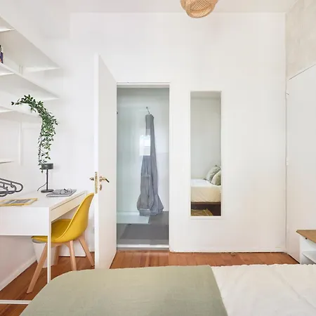 With Private Bathroom In Santos 홈스테이