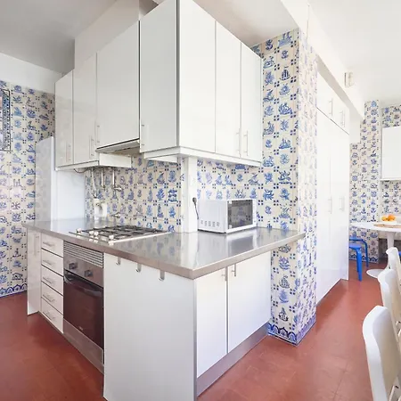 With Private Bathroom In Santos 리스본