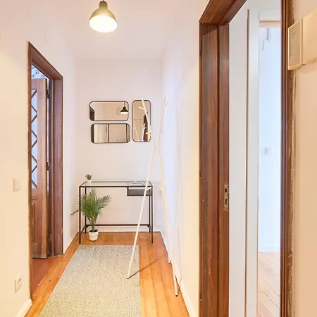 With Private Bathroom In Santos * Lisboa