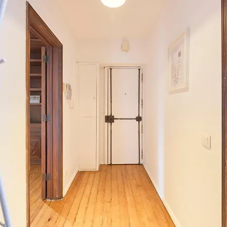 With Private Bathroom In Santos * Lisboa