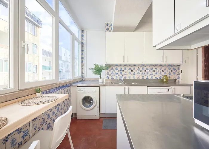 With Private Bathroom In Santos 리스본