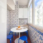 Homestay With Private Bathroom In Santos Lisbon