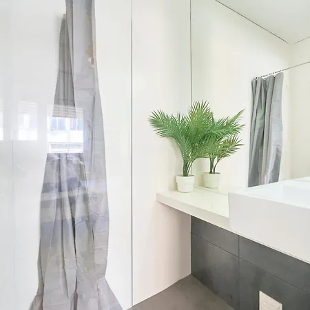 ホームステイ With Private Bathroom In Santos *